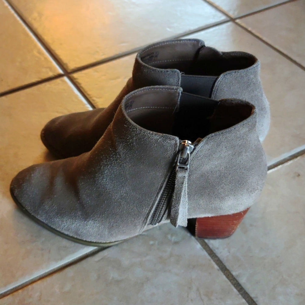 Vionic Ankle Boots Size 9